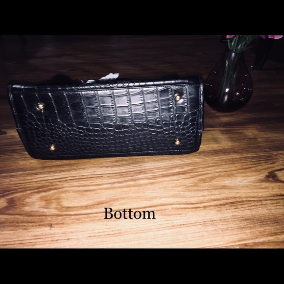 🎉 S-A-L-E 🎉❣️ Crocodile Textured Handbag - Picture 4 of 7
